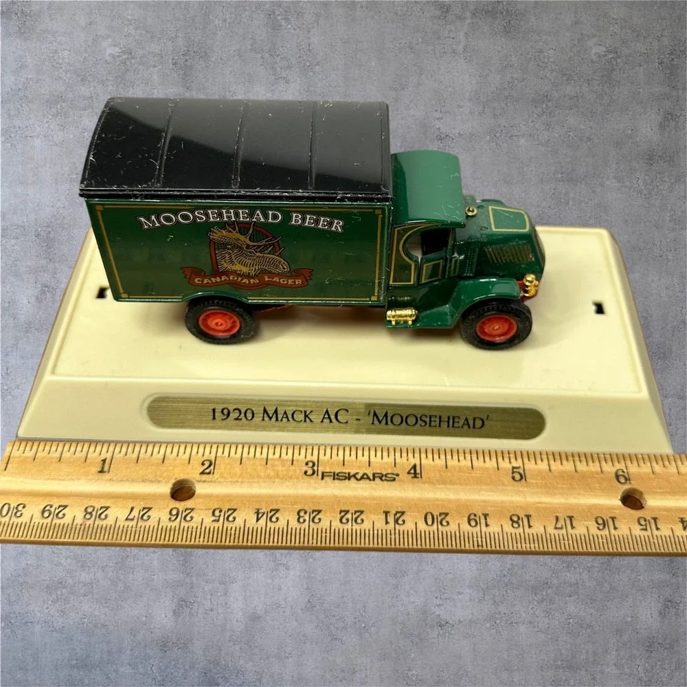 Mack 1920 Mack AC Truck Green Good Moosehead Beer‎ Diecast Display